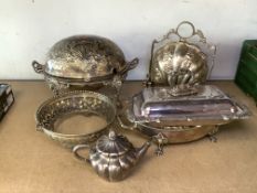 LARGE QUANTITY OF MIXED SILVER PLATE ITEMS INC TUREEN, DISHES ETC