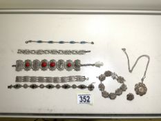 A QUANTITY OF SILVER AND WHITE METAL JEWELLERY, SOME STONE SET, SOME FILIGREE, TOTAL WEIGHT 128