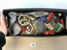 LARGE QUANTITY OF VINTAGE COSTUME JEWELLERY