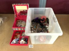 MIXED VINTAGE COSTUME JEWELLERY