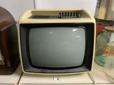 VINTAGE TV BY ISKRA