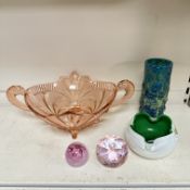 A QUANTITY OF GLASS ITEMS, INCLUDING; BROCKWITZ ART DECO PINK GLASS BOWL 36CM, MDINA BARK TEXTURED