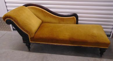 Victorian upholstered chaise longue of customary form on four turned feet with castors, 73 x 170 x