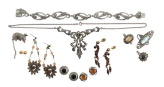 A collection of silver jewellery