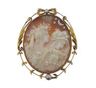 A Victorian oval shell cameo brooch