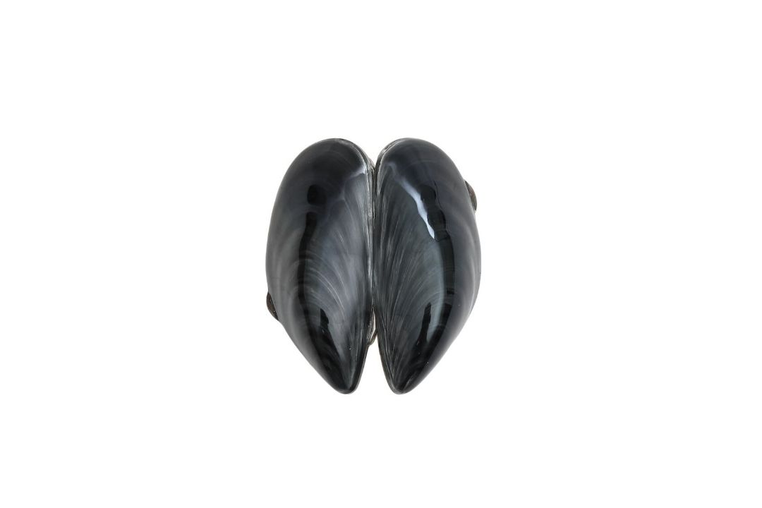 A Tiffany silver and enamelled mussel shell pillbox - Image 2 of 3