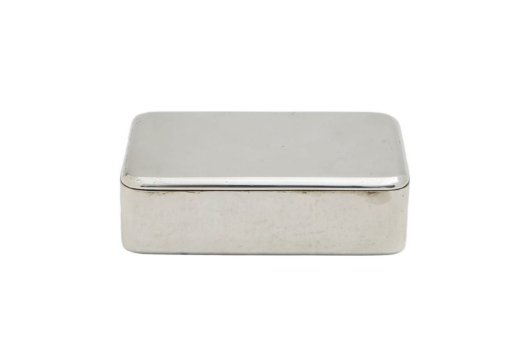 A George III silver snuffbox - Image 1 of 3