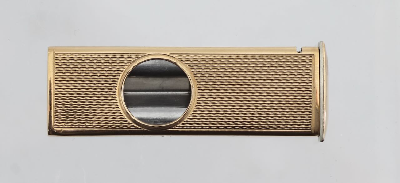A 9ct gold cigar cutter - Image 2 of 3