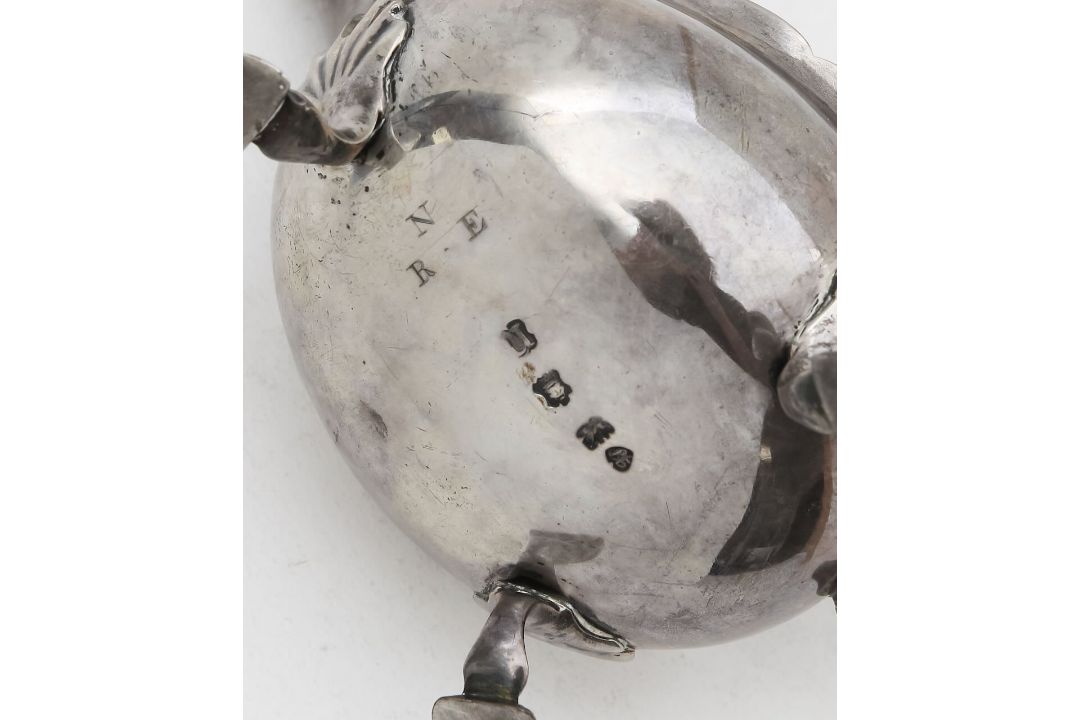 A George II silver sauceboat - Image 2 of 2