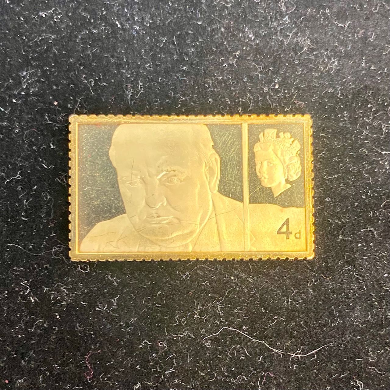 An 18ct gold limited edition Winston Churchill stamp set - Image 2 of 3