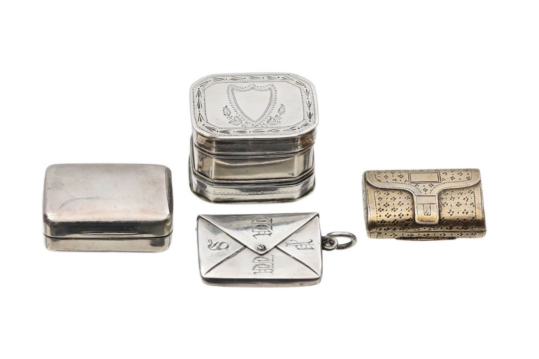 A silver nutmeg grater, two vinaigrettes, and a stamp box - Image 1 of 2