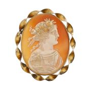 A Victorian shell cameo brooch