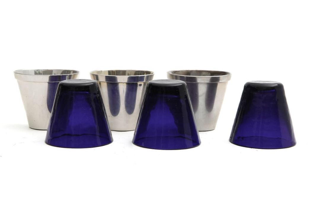 A set of three silver measuring cups - Image 3 of 3