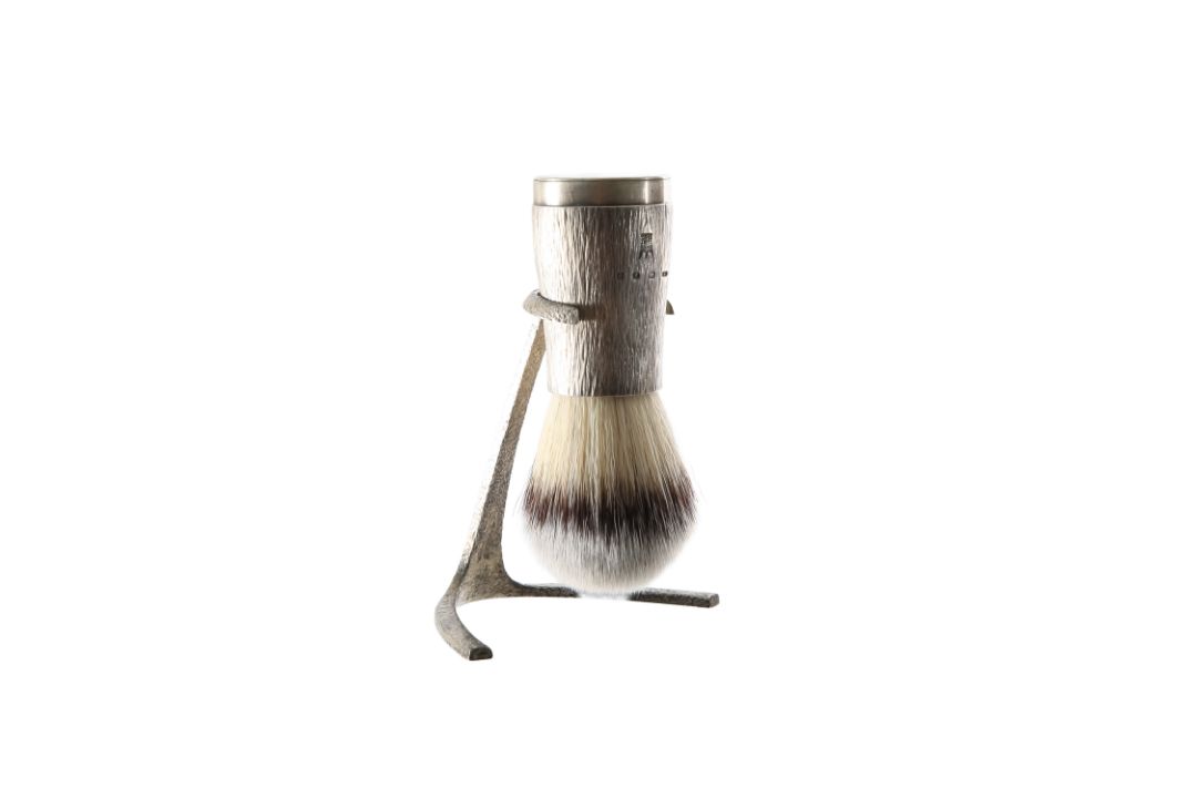 A Christopher Nigel Lawrence silver shaving brush and stand - Image 1 of 2