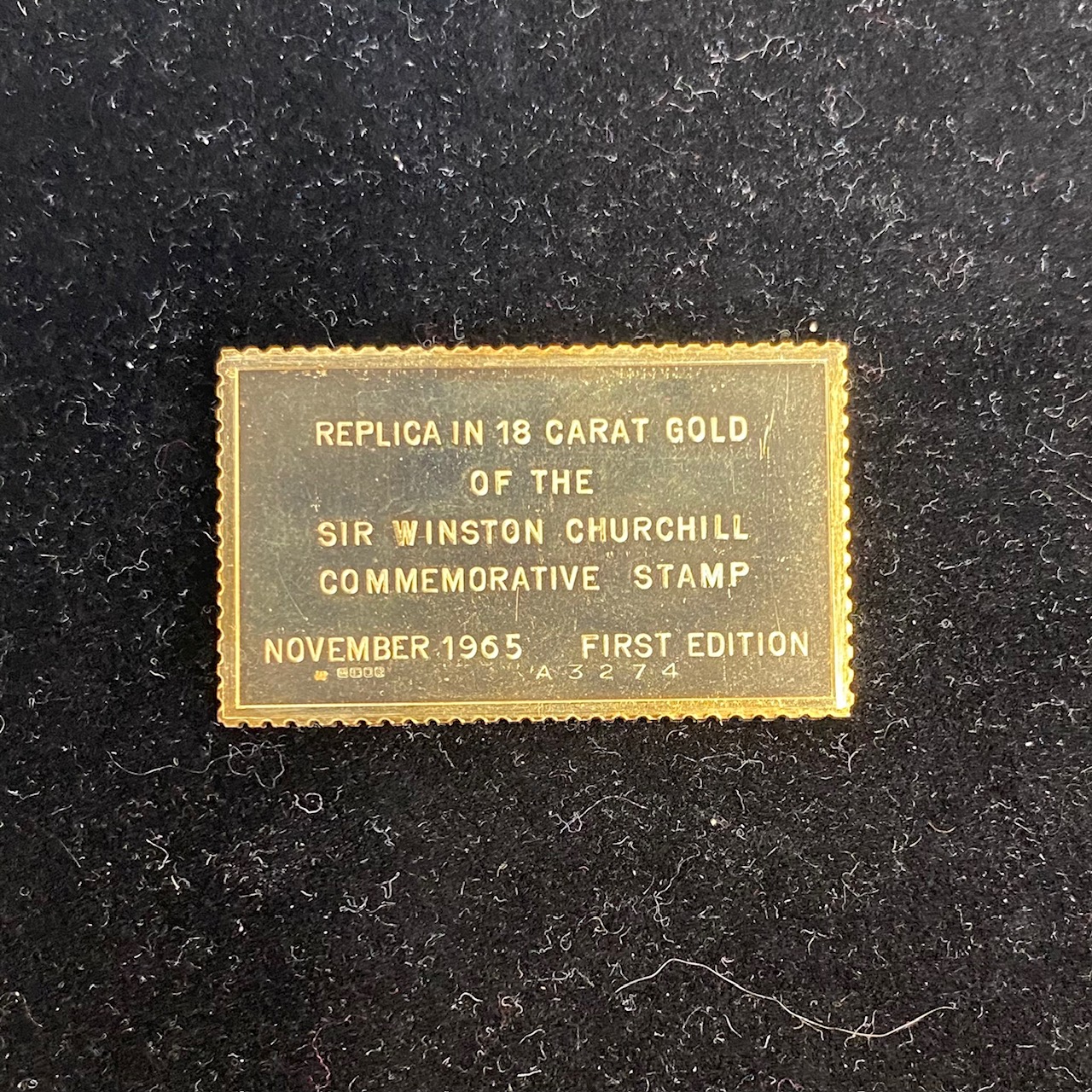 An 18ct gold limited edition Winston Churchill stamp set - Image 3 of 3