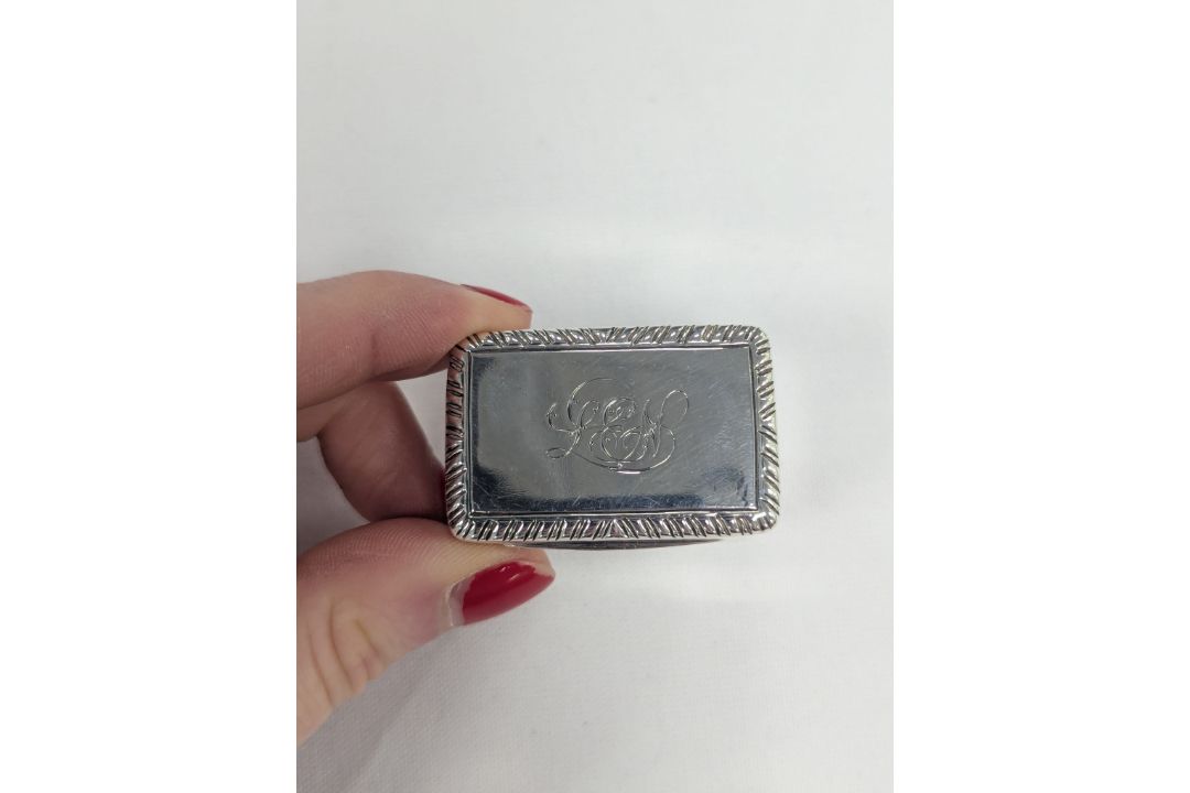 A William IV silver vinaigrette - Image 4 of 16
