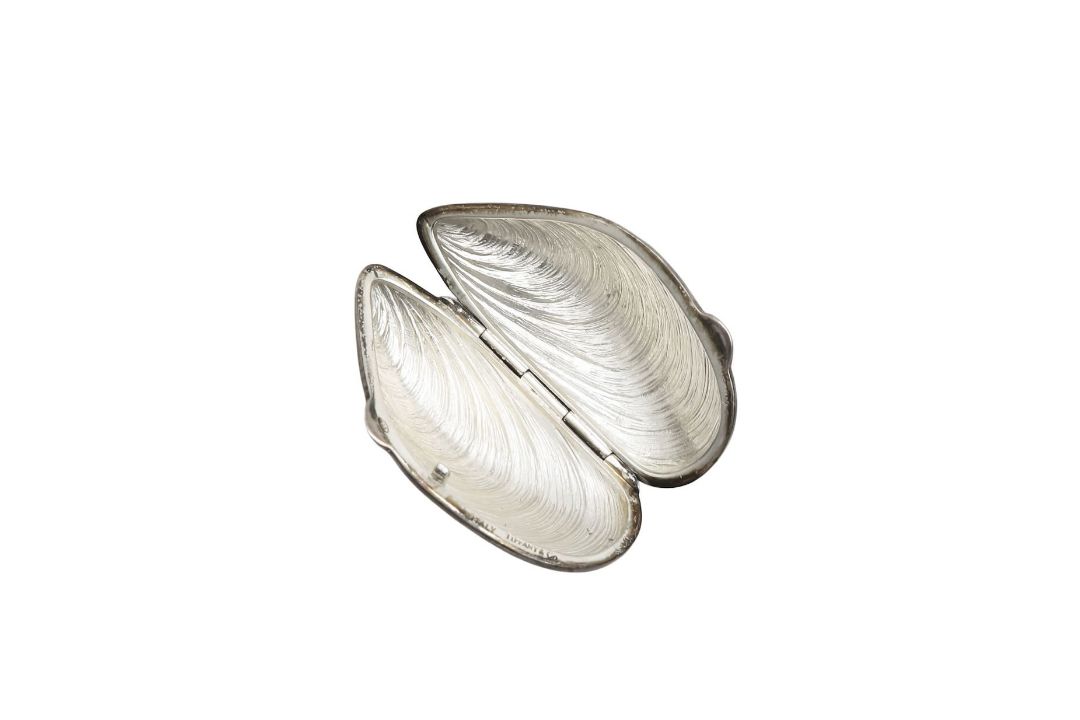 A Tiffany silver and enamelled mussel shell pillbox - Image 3 of 3