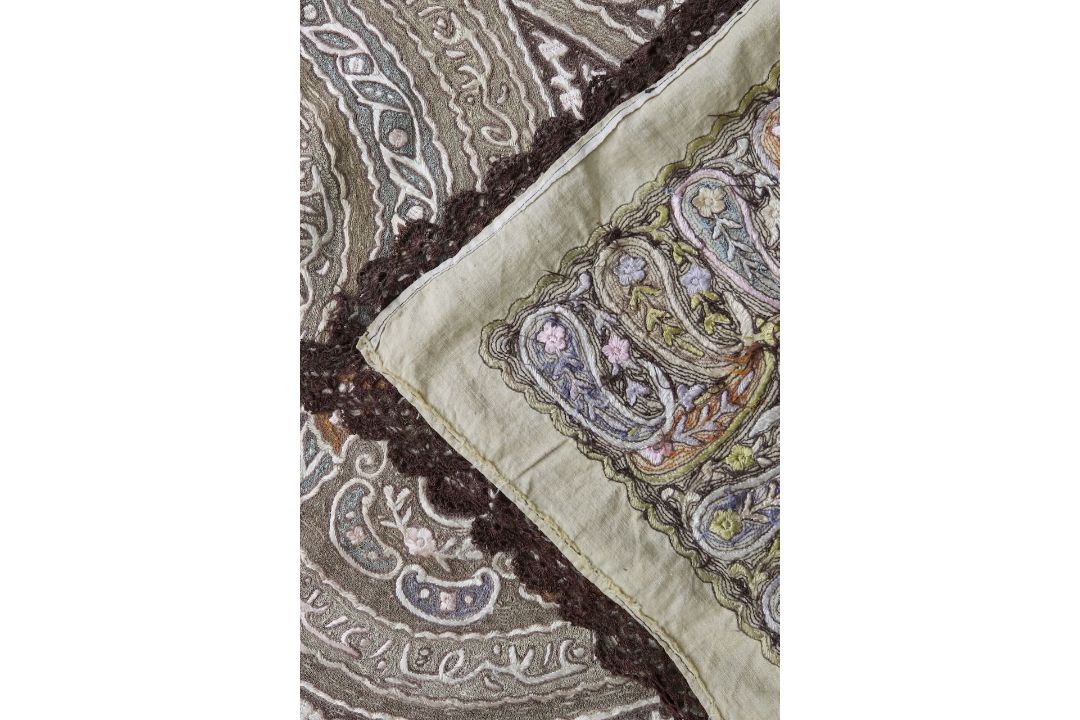 An Ottoman metallic thread embroidered shawl - Image 3 of 3