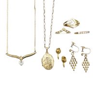 A collection of 1980's gold jewellery