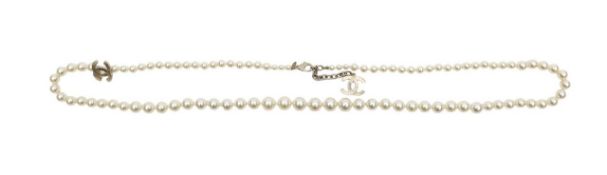 A Chanel long faux pearl necklace