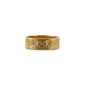 An 18ct yellow gold wedding band