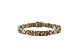 A 9ct gate link bracelet