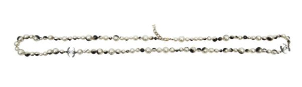 A Chanel long faux pearl necklace