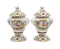 A pair of Samson porcelain vases and covers