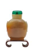 A Chinese agate snuff bottle