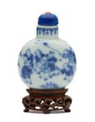 A blue and white Chinese porcelain snuff bottle