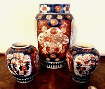 IMARI VASE, APPROX 22cm HIGH, AND ALSO A PAIR, APPROX 11cm HIGH