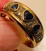 9ct GOLD RING SET WITH ONE HEART SHAPE SAPPHIRE APPROX 0.3ct AND TWO O.1ct, SIZE R+, TOTAL WEIGHT