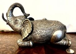 BRASS ELEPHANT, APPROX 22cm LONG