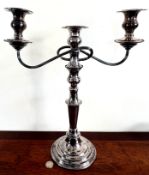 SILVER CANDELABRA WITH SCROLL ARMS, SHEFFIELD ASSAY, 1967, TOP SECTION APPROX 570g WEIGHT, BASE
