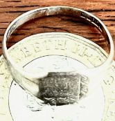 9ct GOLD SIGNET RING, WEIGHT APPROX 1.6g