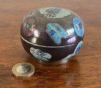 CHINESE SILVER CLOISONNE BOWL AND COVER, APPROX 7cm DIAMETER AND 94g TOTAL WEIGHT