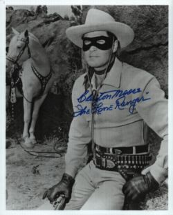 Autograph auction Football, Space, TV/Film, Military, Historic photos, covers and books.