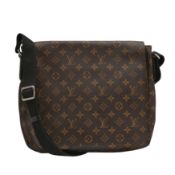 Louis Vuitton Monogram Macassar District Messenger GM