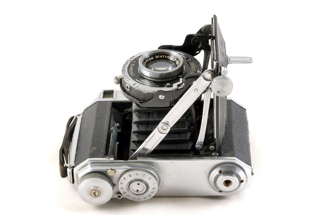 A Rare Minolta Auto Semi CRF Camera. Plus an Olympus Six & other cameras. - Bild 2 aus 4