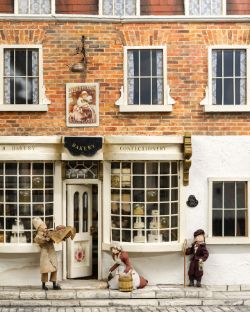The Lady Barbara Speake Collection: Fine Dolls' Houses & Miniatures