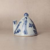 A rare Chinese blue and white 'ladies' water dropper, Qing dynasty, Kangxi period 清康熙 青花仕女圖水滴 | Sant