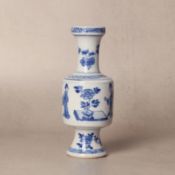 A small Chinese soft-paste blue and white vase, Qing dynasty, Kangxi period 清康熙 漿胎青花仕女圖小瓶 | Santos C