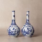 A pair of Chinese blue and white bottle vases, Qing dynasty, Kangxi period 清康熙 青花花卉紋直頸瓶一對 | Santos C