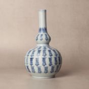 A Chinese blue and white double-gourd 'shou' vase, Qing dynasty, Kangxi period 清康熙 青花壽字葫蘆瓶 | Santos