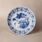A Chinese blue and white 'hunting scene' dish, Qing dynasty, Kangxi period 清康熙 青花狩獵圖盤 《大明成化年製》款 | Sa