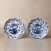 Two Chinese blue and white 'leaping dragon' dishes, Qing dynasty, Kangxi period 清康熙 青花躍龍紋盤一對 | Santo