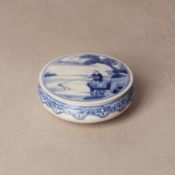 A Chinese soft paste blue and white box and cover, Qing dynasty, Kangxi period 清康熙 漿胎青花樂釣圖蓋盒 | Santo