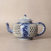 A Chinese blue and white reticulated teapot and cover, Qing dynasty, Kangxi period 清康熙 青花鏤空花卉紋茶蓋壺 |