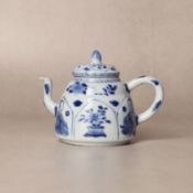 A small Chinese blue and white 'blossoms' teapot and cover, Qing dynasty, Kangxi period 清康熙 青花花卉紋小茶蓋