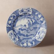 A Chinese blue and white 'figural' dish, Qing dynasty, Kangxi period 清康熙 青花嬰戲仕女圖盤 | Santos Collectio